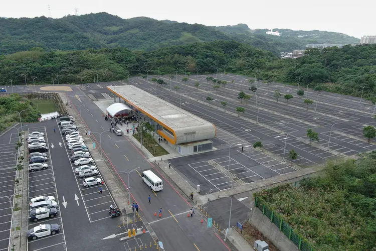 調和街轉運站共計1,052格轎車車位、11席大客車停靠月台。市府提供