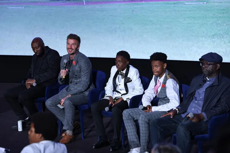 貝克漢在映後與節目中的球員一同做問答。翻攝davidbeckham IG