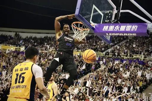 魔獸今晚現身輔大! 「人龍長到炸裂」女大生搶頭香這樣說