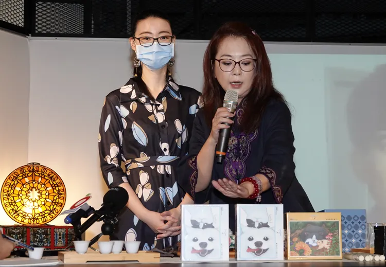 趙永馨（右）和瓊瑤孫女陳可嘉。陳德興攝