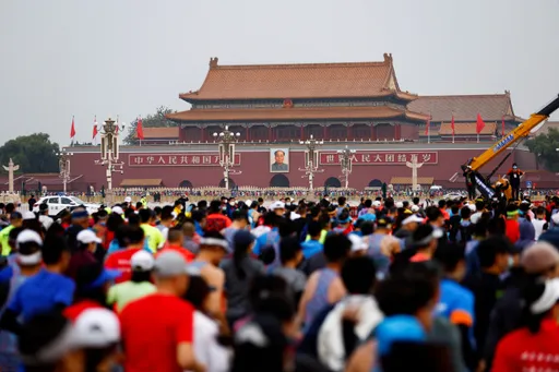 一日二世界!單日確診暴增 北京馬拉松2萬人開跑