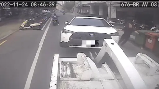 違停買早餐車遭拖走 高雄男攔截嗆放車:我是公務員!
