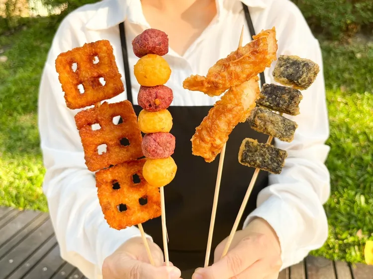 12/8起憑香香炸雞兌換券，加購台味點心任選三樣只要99元，右至左為田字薯餅、甜心地瓜球、酥炸蝦捲、炸滷米血。業者提供