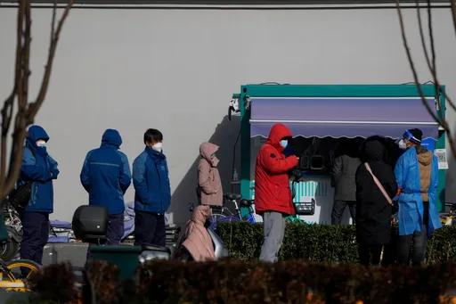 中國單日增3.7萬本土病例 防疫微鬆綁喊「精準篩檢」