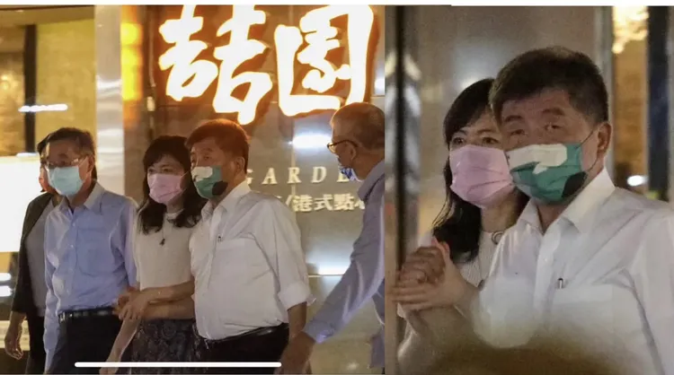 民進黨台北市長候選人陳時中手握松德院區副院長李雅玲，她的丈夫丁金聰也在場。翻攝徐巧芯臉書）