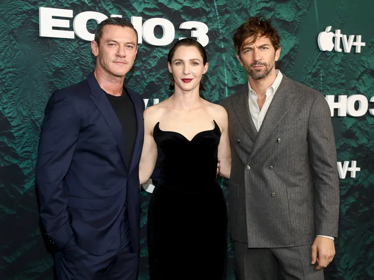 路克伊凡斯（左起）、潔西卡柯林斯與麥可俞斯曼出席首映。美聯社