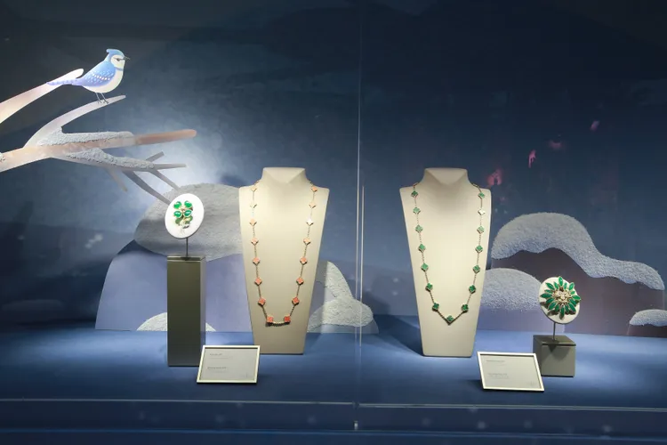 4件首度來台展出的Heritage典藏系列Alhambra珠寶，皆產自狂放自由的1970年代。朱世閎攝