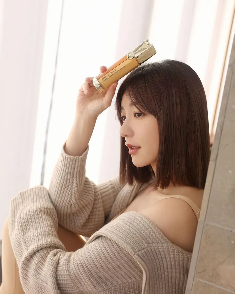 郭雪芙身兼嬌蘭的代言人。翻攝aohsuehfu IG