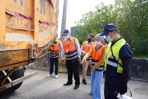 台61線事故頻傳！新竹區監理稽查違規大車　胎紋不足占最大宗
