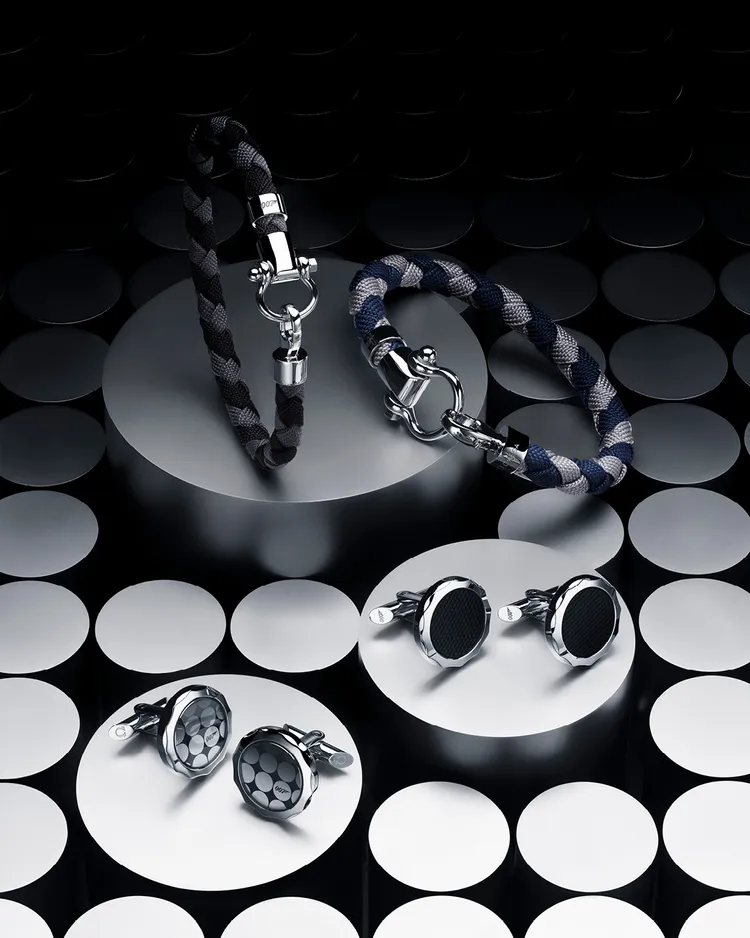 OMEGA擷取了多部007系列電影中腕錶元素，衍生出Sailing手環、袖扣等配件，1萬1300元起。品牌提供