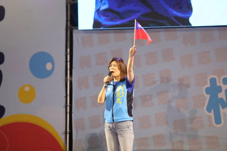 立委鄭麗文今到高雄為柯志恩站台助講。羅琦文攝