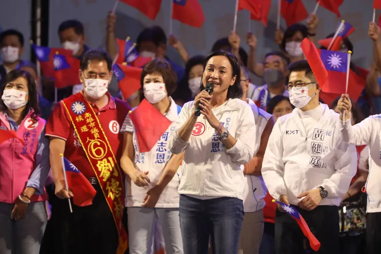 柯志恩選前之夜呼籲明天一起翻轉高雄，也承諾自己一定久留高雄，不管是明天、四年或十年。羅琦文攝