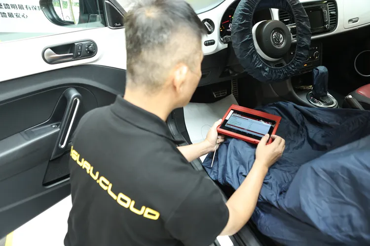 當線上預約完成之後，好車雲的專業鑑價師就會主動聯絡，到府實際確認待售車輛狀態，過程僅約30分鐘，若一切符合條件在一小時之內就能完成交易撥款。翁玉信攝