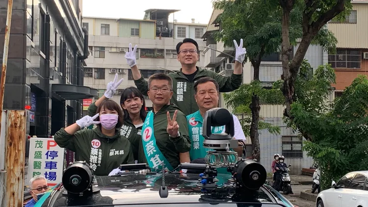 北屯區立委莊競程下午也將陪同蔡其昌進行北屯北區車掃拜票行程。曾雪蒨攝