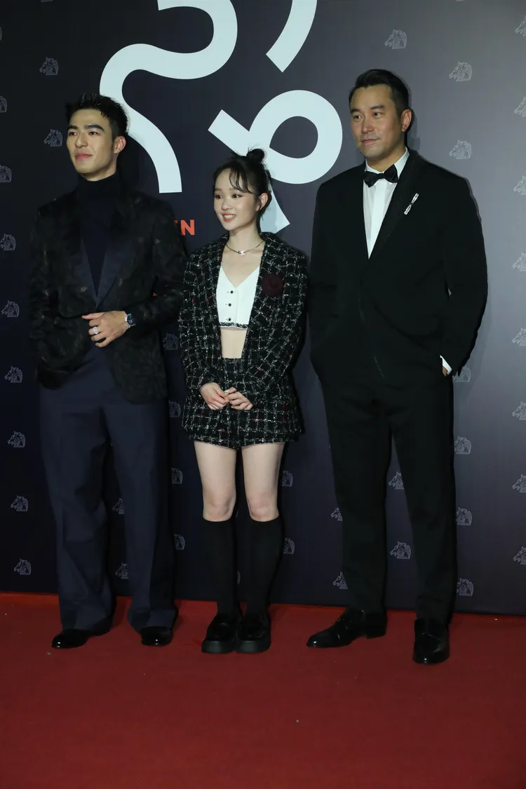 張孝全（右起）、方郁婷、陳昊森一起走紅毯。攝影中心攝