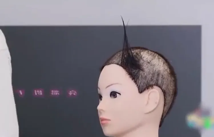 李榮浩理髮的成品慘不忍睹。翻攝少女小娛微博