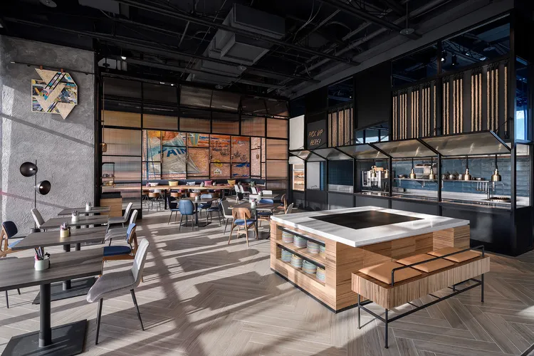 「感恩Seafood派對外帶餐」取餐點為酒店1樓的全日餐廳充能站。台南安平雅樂軒酒店提供