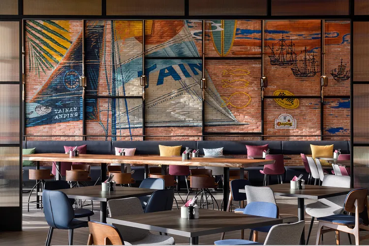 全日餐廳充能站打卡網美牆。台南安平雅樂軒酒店提供