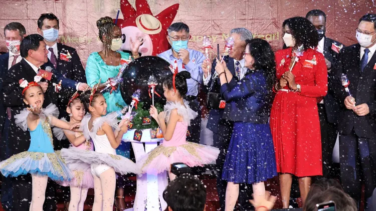 遠東集團今舉行耶誕點燈儀式。葉志明攝