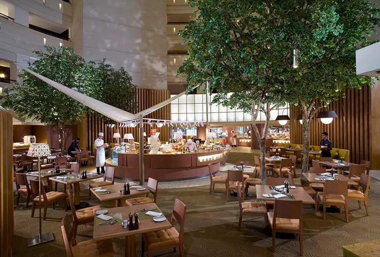 遠東CFAE推出平日午餐及早餐單人優惠券組，優惠64折至69折。台南遠東香格里拉提供