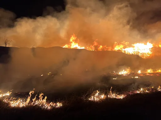 又是學甲！垃圾場火警越燒越旺　10消防車出動增援搶救