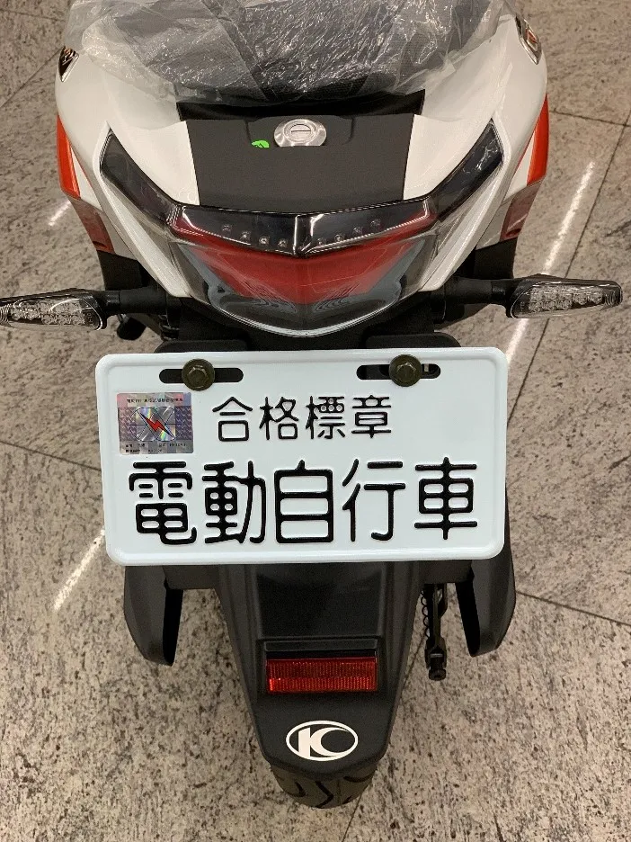 今年11月30日前已審驗合格且黏貼標章的微型電動二輪車，應於兩年內登記領用掛牌，否則逾期會被處罰鍰，並禁止行駛。