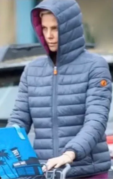 好萊塢女星莎莉賽隆曾私下穿著Save The Duck系列外套被拍到。翻攝Save The Duck IG