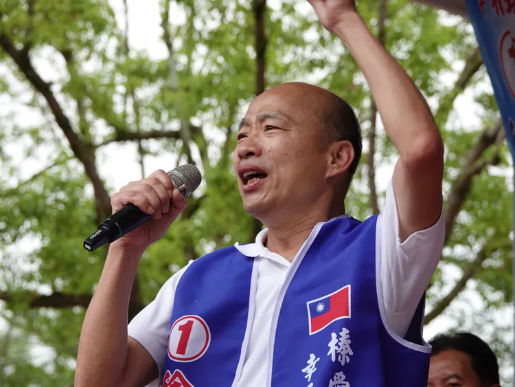 韓國瑜高唱花蓮之歌。黃瑞娟攝