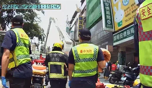 快煮壺插延長線燒開水 燒毀13戶民宅!女屋主下場出爐