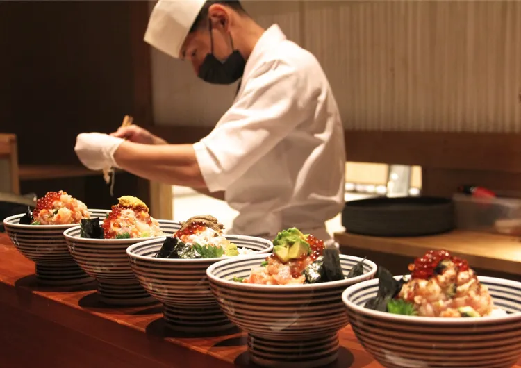 11/3-11/5首3日每日前20名用餐者，可享「特上」海鮮珠寶盒套餐半價優惠。業者提供