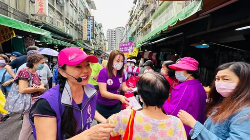 新北議員劉美芳選情告急 狄鶯認同理念力挺陪掃街拉票