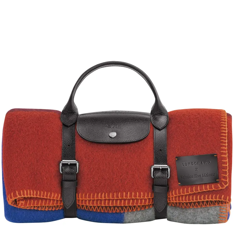 LONGCHAMP x Kristine Five Melvær聯名系列羊毛毯，台北SOGO復興店獨賣，2萬5000元。品牌提供