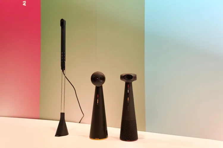 左起TOTEM 120°、TOTEM 180°與TOTEM 360°三款全新「TOTEM」系列會議室攝影機。陳志淵攝