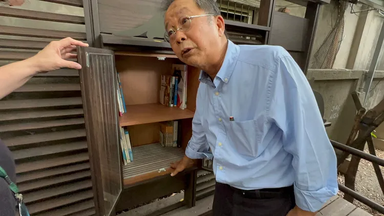 新業建設董事長卓勝隆談及台中文學館的書席。王鈞生攝