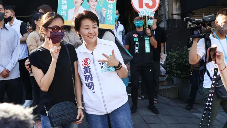 黃珊珊去掃街。葉志明攝