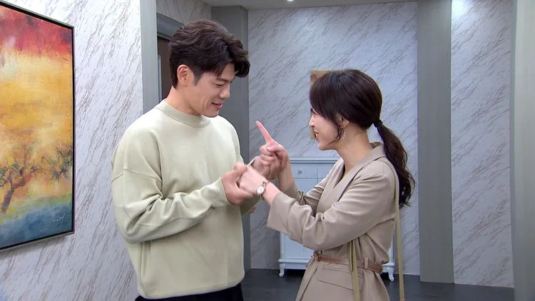 陳志強（左）劇中對勇兔百般呵護。三立提供