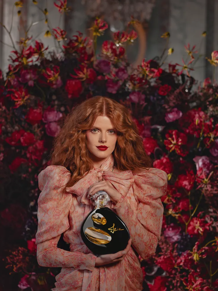 伯爵夫人的姪女Sonia Vasena，曾為Izia La Nuit伊之露夜之頌拍攝形象照。品牌提供