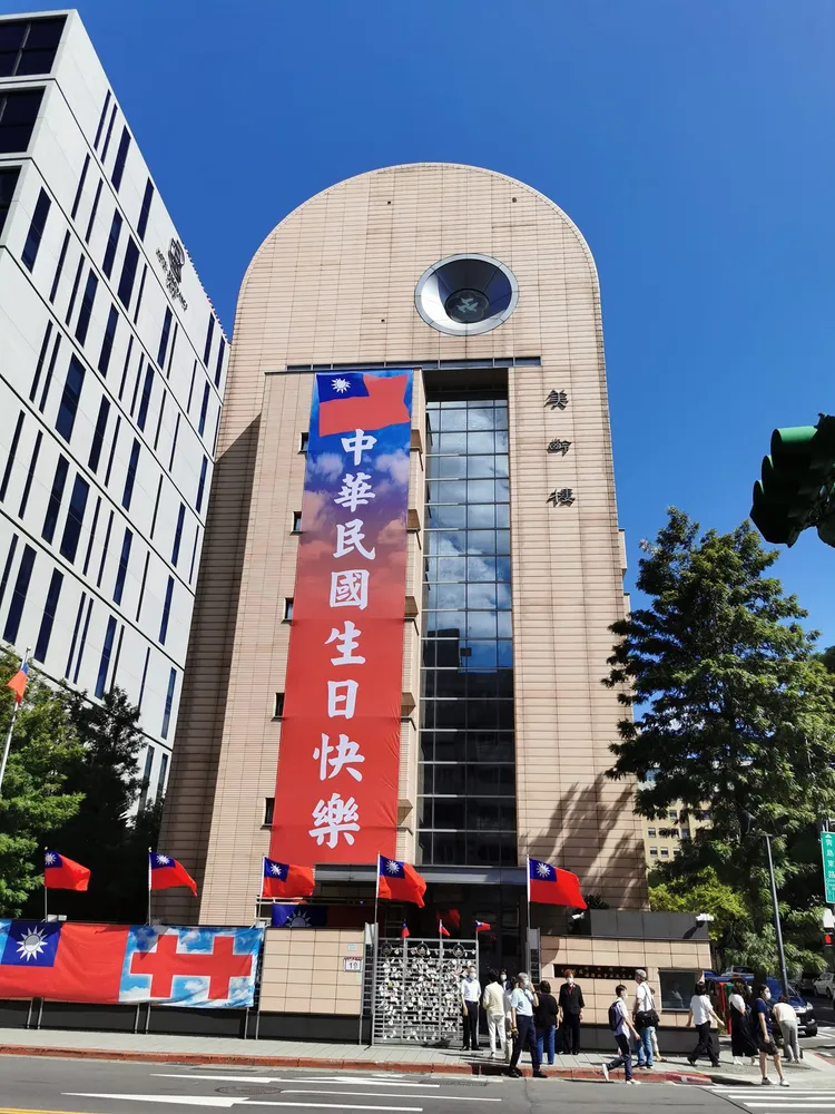 內政部2020年發函廢止婦聯會立案、並令其清算，婦聯會提訴願遭行政院駁回後，再提行政訴訟。取自雷倩臉書