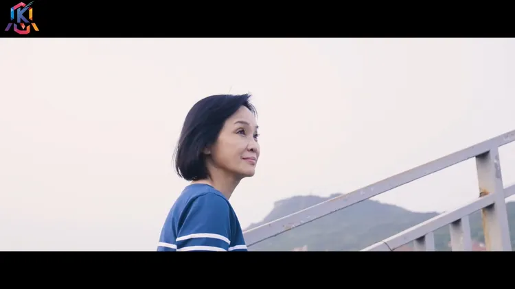 柯志恩今晚公布在YouTube公布競選主題曲「留一盞燈」，感性呼籲遊子返鄉投票，創造高雄奇蹟。翻攝柯志恩YouTube