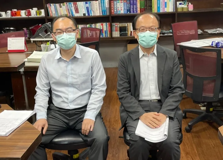 高教司副司長柯今尉(左)、梁學政(右)。陳明萱攝