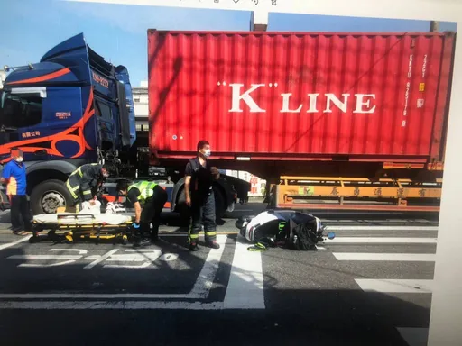 無視曳引車硬是鬼切遭撞　台中雙載女大生幸運逃死劫