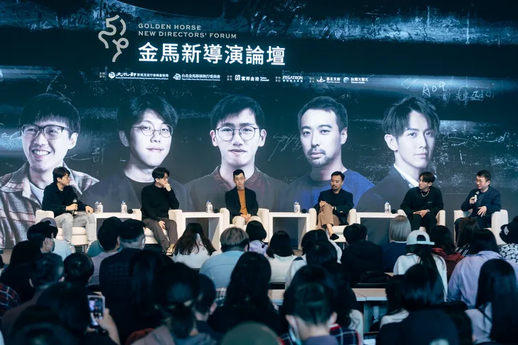 曾英庭（左起）、孔慶輝、劉國瑞、何書銘和柯震東一同交流拍攝心得。金馬執委會提供