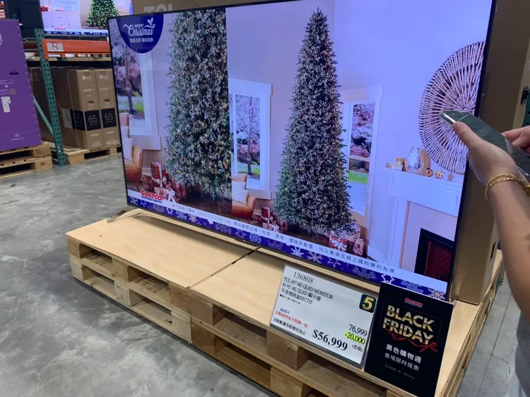 TCL85吋LED顯示器原價7萬6999元，特價5萬6999元，省2萬元。吳慧芬攝