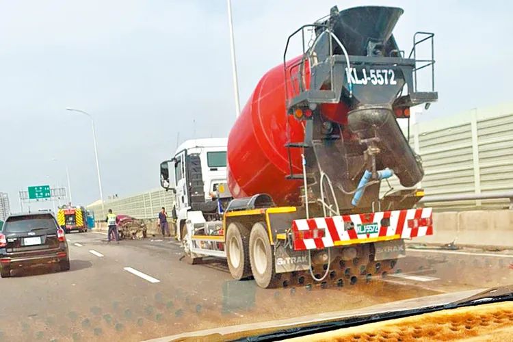法官認為水泥車林姓司機未與前車保持安全距離，依過失致死罪將他判刑10月。翻攝記者爆料網