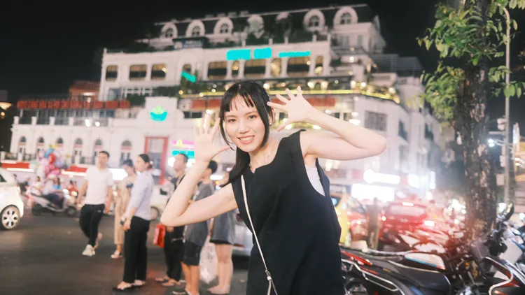 文慧如在越南大吃大喝。華研提供