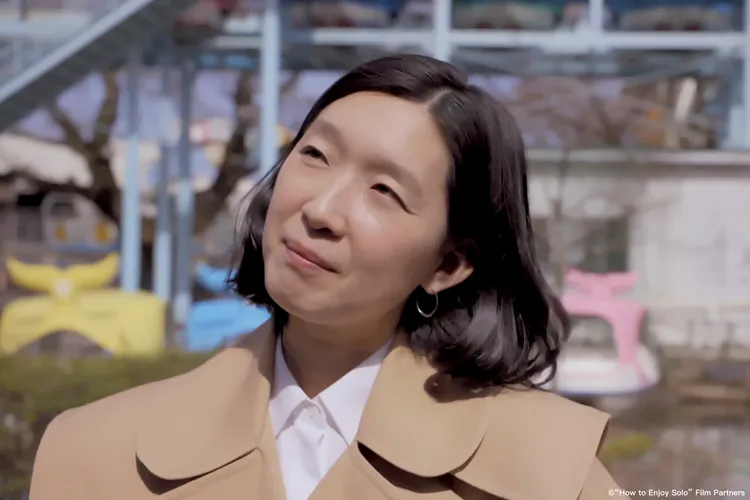 江口德子在《獨活女子的守則》不喜歡社交，1個人也很自在。friDay提供