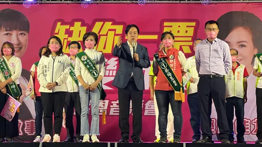 南投縣選前之夜　藍綠陣營同辦千人掃街大拚場