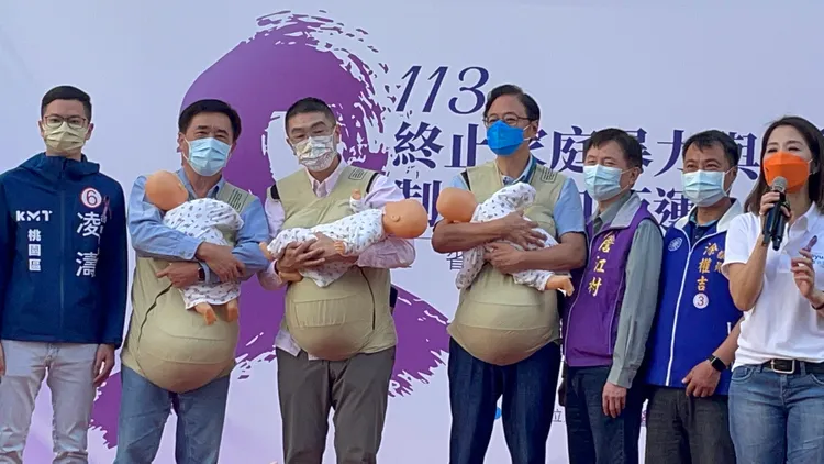 張善政推出育兒顧老挺青年。資料照片