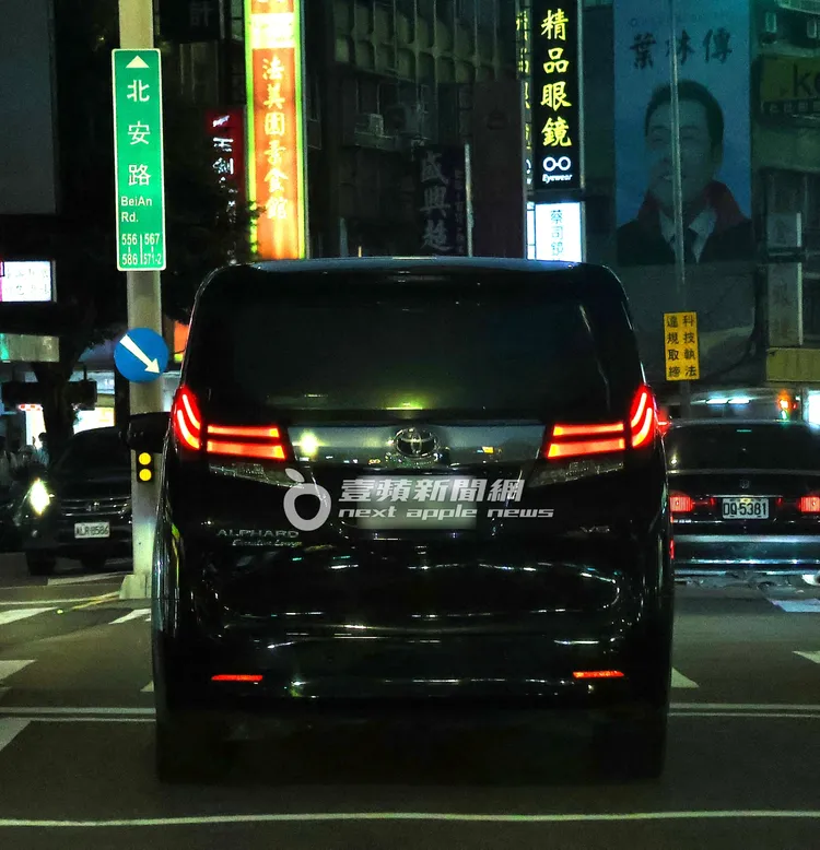 座車一路開往東區巷弄。特勤中心攝