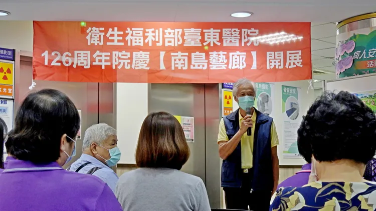 部立台東醫院展出台東縣大自然油畫協會的畫作，展期長達半年。台東醫院提供